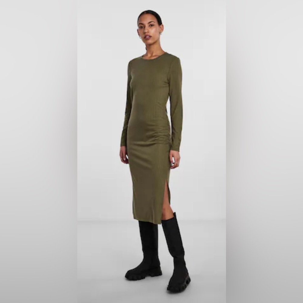 Woman’s tight fit Maxi dress - Miltary green size Medium
